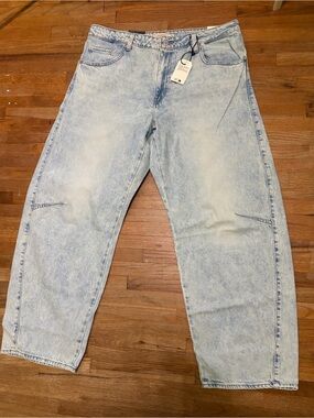 BNWT Levi's Baggy Dad Barrel Jeans